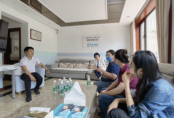 口腔颌面整形创伤外科携手多学科联合团支部开展人文关怀活动