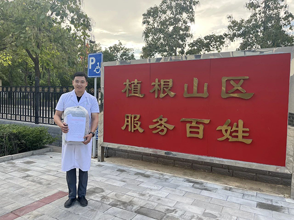 【中国医师节】院党委慰问援助干部