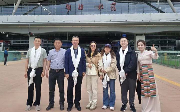 北京口腔医院党委书记带队赴拉萨慰问援藏干部